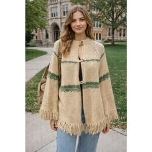 Vintage Women’s Poncho OS Cream Green 70s Cape Fringe Knit Boho Hippie Festival